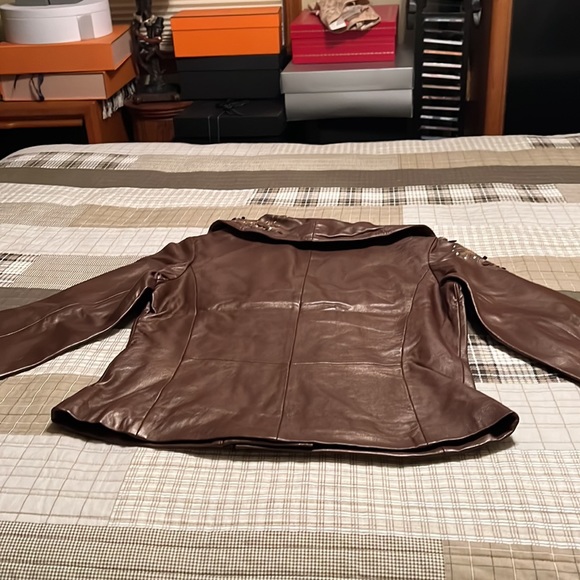 Beautiful deep coffee tones with great embroidery and glitter - Picture 7 of 7